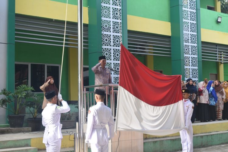 You are currently viewing MAN 3 Medan Laksanakan Upacara Peringatan Hari Pahlawan